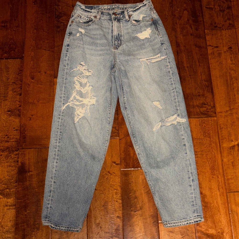 American Eagle Outfitters Light Blue Distressed Boyfriend Jeans